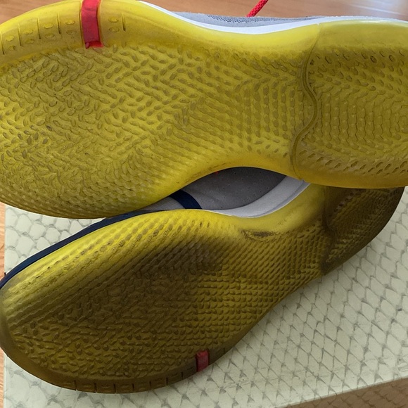 Men’s slightly worn Kobe AD basketball shoes. - Picture 7 of 9